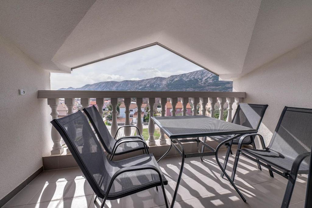 Bed & Breakfast Dosen III Baska  Exterior photo