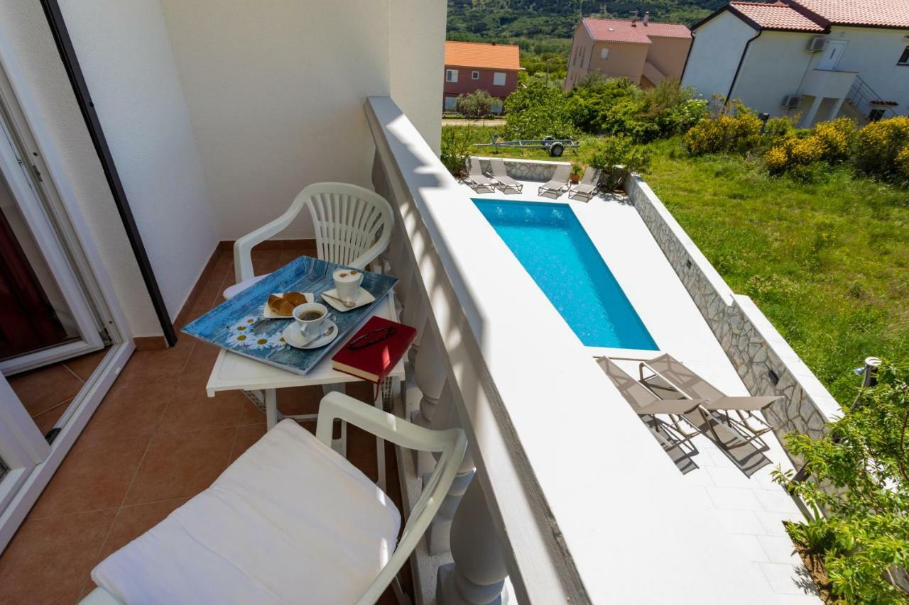 Bed & Breakfast Dosen III Baska  Exterior photo